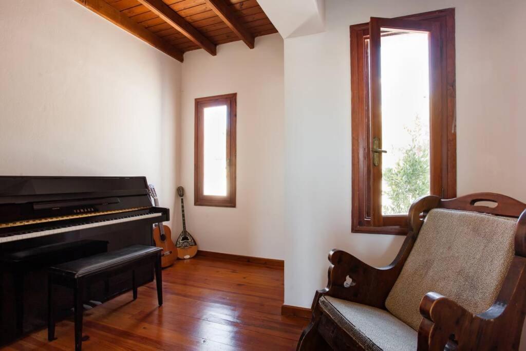 Chania Living Stories Villa With Piano Chrissi Akti Chania Exterior foto